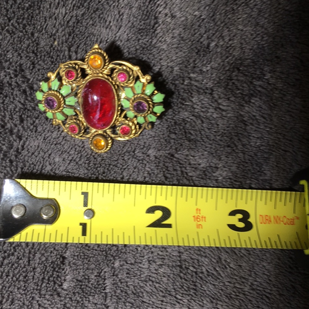 Decorative pin